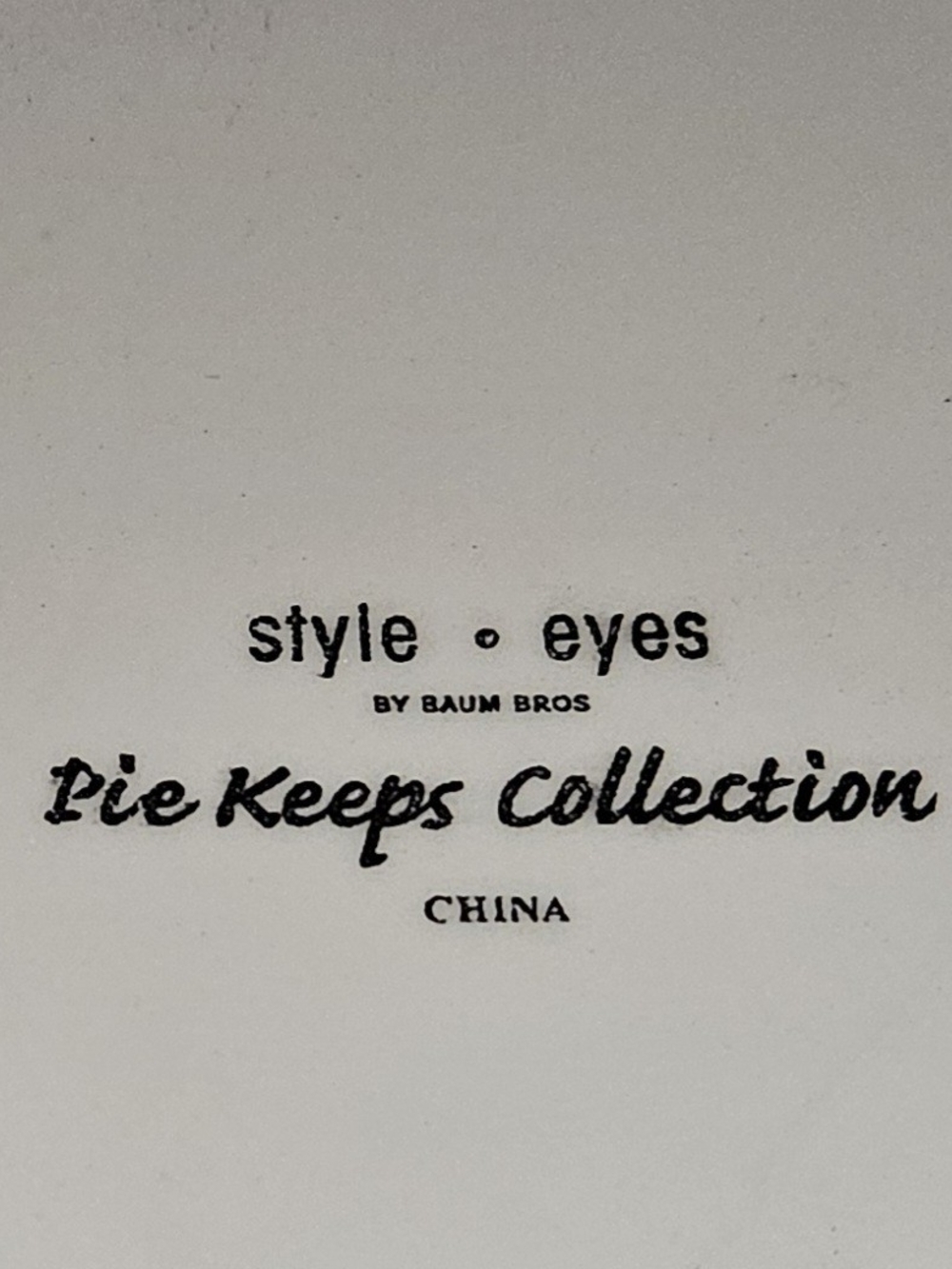 Style-Eyes by Baum Bros. ceramic pumpkin pie plate - Picture 5 of 7